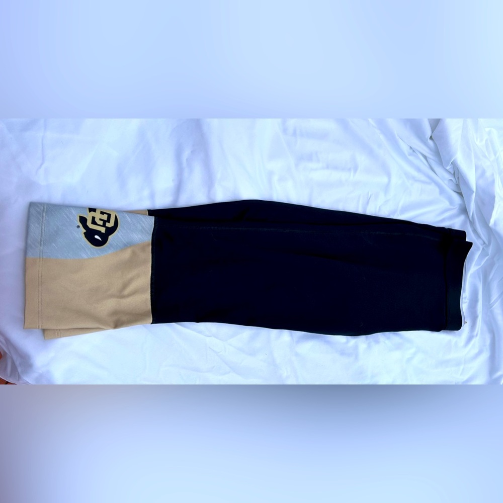 CU Buffs (Univ of Colorado) Under Armour capri workout tight